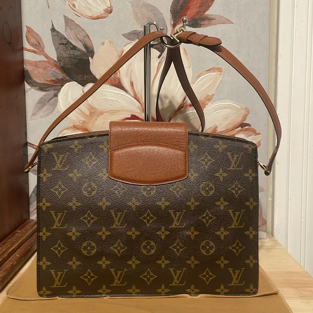 Louis Vuitton Monogram Courcelle Bag - Picture 2 of 15